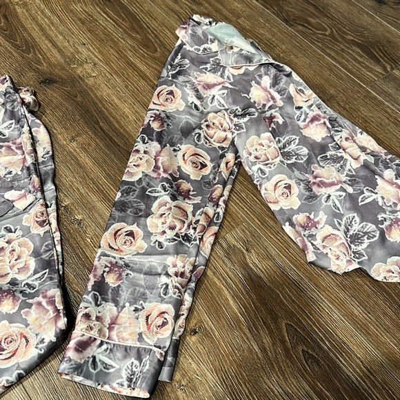 Victoria’s Secret pj set. Long sleeves pants and top - Picture 7 of 10
